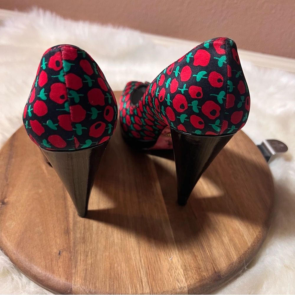 Betsey Johnson Rockabilly Stylish Red and Green Peep-Toe Heels Size 6 - Picture 5 of 12